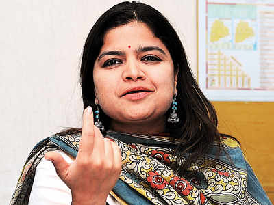 Poonam Mahajan named in cheque bounce cases