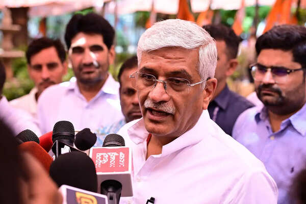 ‘Fear does not run in my blood’: Shekhawat hits back at Gehlot