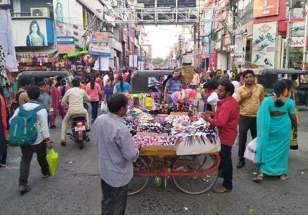 Vijayawada plans three street vending zones, hawkers oppose move