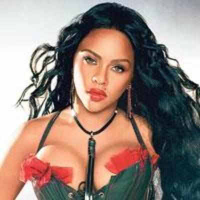 Lil' Kim wins suit against former friend