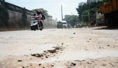 Even CM Siddaramaiah felt jerks on Mysore road