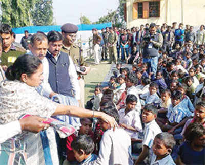 Mamata visits Assam people displaced by Bodo violence