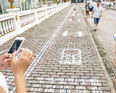 Cellphone lane for China’s ‘zombie pedestrians’