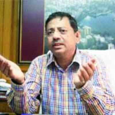 Civic commissioner slams Standing Committee chairman