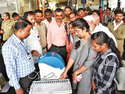 With EC firm on EVMs, strategy to bring ballot paper back fails