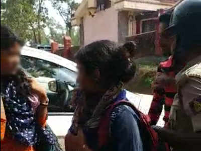 Mangaluru: Right-wing activists assault Hindu girls for hanging out with Muslim boys