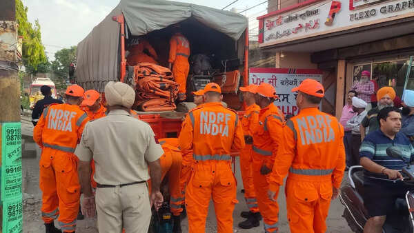 No end in sight to Kumaon crisis: NDRF joins IAF to battle Uttarakhand forest blaze, 8 new fires break out