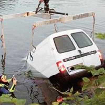 GPS drives woman straight into lake