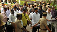Karnataka political crisis: Frustration building among rebel MLAs as speaker delays decision 