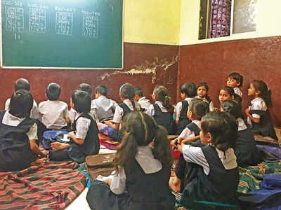 This 20x20 ft BMC Urdu School in Kurla has no benches, drinking water for 400 students