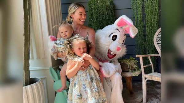 ჰილარი დაფი ძუძუთი კვების დროს შეშფოთებაზე საუბრობს