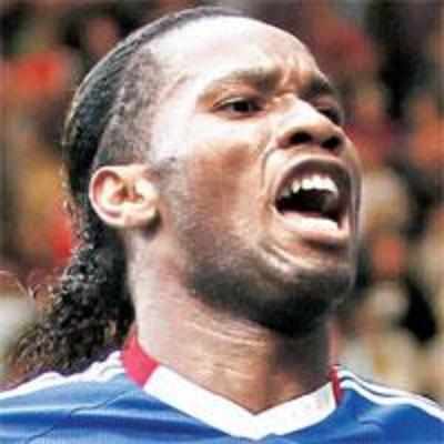Drogba dazzles in Chelsea's victory