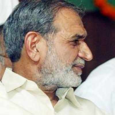 Anti-Sikh riots: Non-bailable warrant against Sajjan Kumar issued by HC