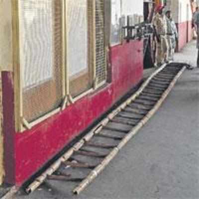 Three injured in accident at Elphinstone Rd station