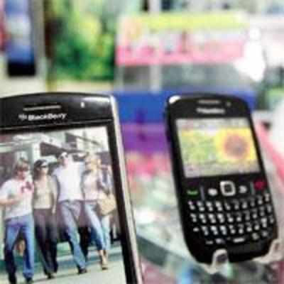 BlackBerry relents, but security agencies far from impressed