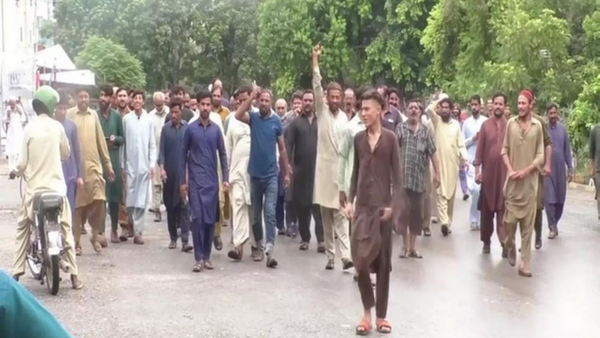 Nationwide protest threat: Pakistani traders announce strike if POS machines are enforced; government urged to reconsider tax policies