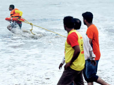 Four drown off Juhu beach, one rescued