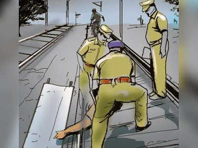Man ‘pushed’ onto tracks, gets run over by train at Mulund