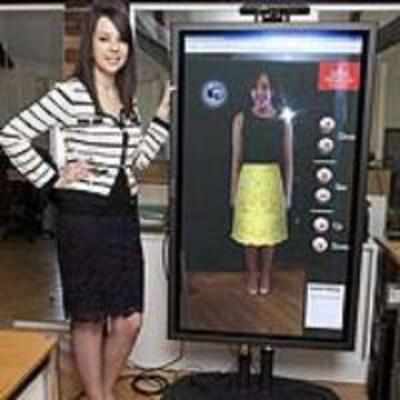 Mirror that tries your clothes on for you