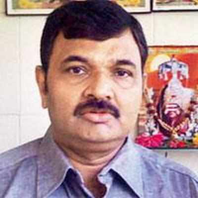 Top BMC official held for taking bribe