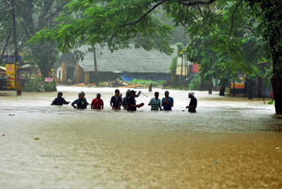 Rain pounds various parts of Kerala again; Cochin International Airport suspends flight operations till August 18