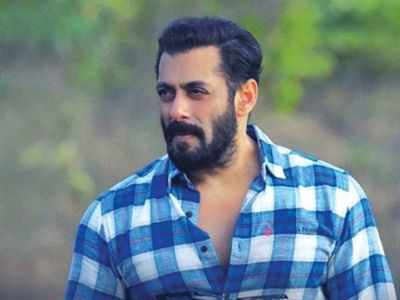 Bollywood: Salman Khan donates hand sanitisers to Mumbai Police