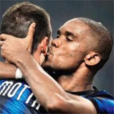 Eto'o scores two as Inter close in on AC