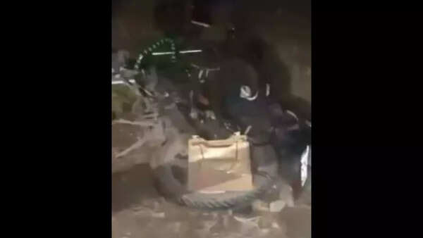 Woman shot dead fighting off robbers in UP's Bareilly; husband in hospital