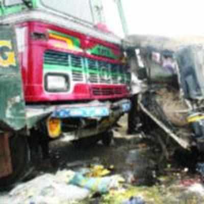 Truck rams into auto on Panvel-Uran Rd, kills 1