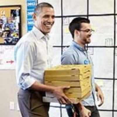 Obama turns pizza delivery man ahead of key debate