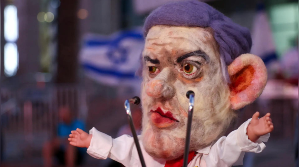 Netanyahu puppet takes center stage