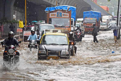 Mumbai: Heavy rains cause traffic snarls, local trains disrupted