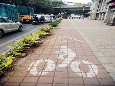 Bicycle paths in city not on track