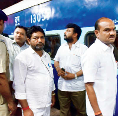 Sena MLA peddles old video to save face; passengers, rlys expose his lies