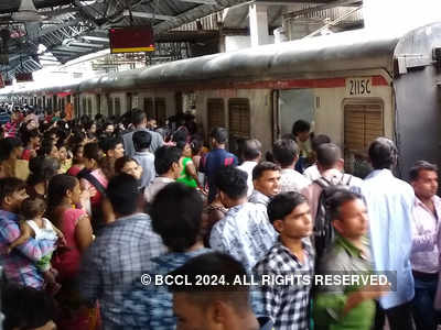 Mumbai: Central Railway trains delayed due to rail fracture