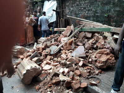 Kolkata: A century-old building collapses in Taltala, two dead