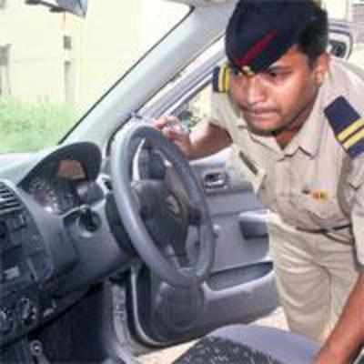 '˜Well-dressed' thieves break into 16 cars at Nerul colony