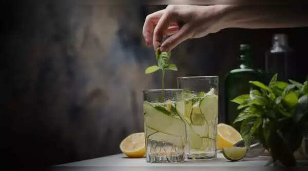 Cucumber mint detox water