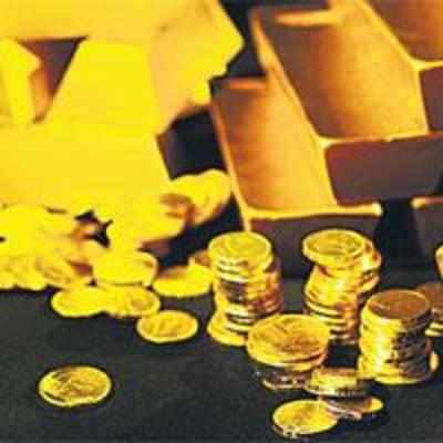 Gold blinds all at Rs 11k!