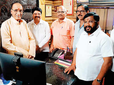 After bitter Somaiya chapter…Kotak goes all out to woo Shiv Sena leaders