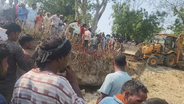 Woman, daughter among 3 killed after soil mound collapses in UP's Kaushambi