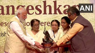 Breaking news live updates: Prime Minister Narendra Modi receives first Lata Deenanath Mangeshkar Award in Mumbai