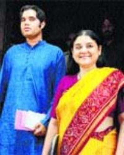 Varun to tie the knot, Maneka says Sonia will be invited