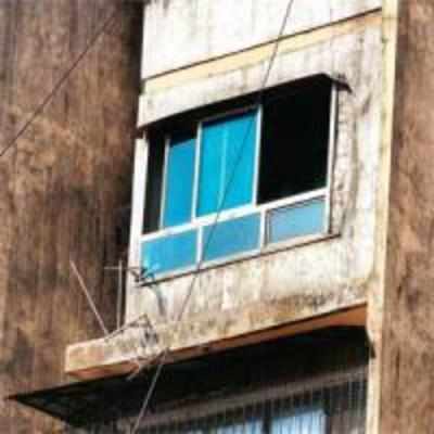 Senior citizen falls to death from 7th floor
