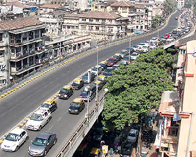 JJ Flyover speed breakers cause massive pile up; cops replace them with rumblers