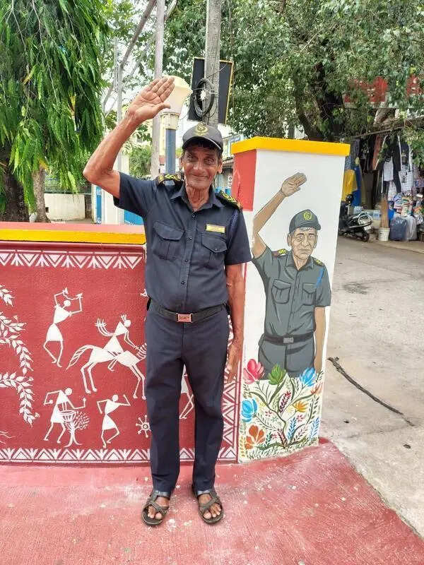 76-year-old Udupi security guard gets mural tribute at Manipal hotel