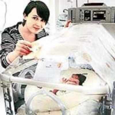 Woman lies upside down for 75 days to save twins