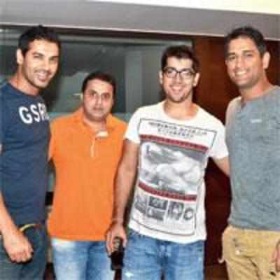 Dhoni catches the filmy fever