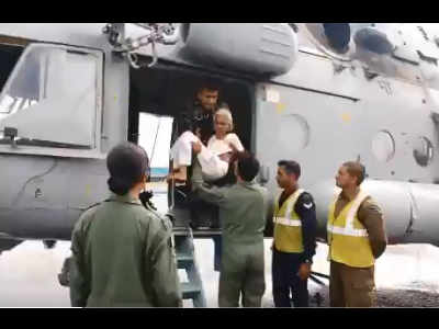 Kerala Floods: Watch how Indian Air Force came to the rescue