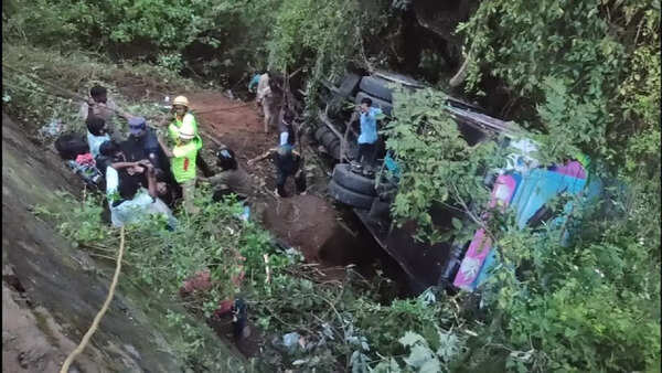 8 tourists dead as bus falls into gorge in Tamil Nadu's Marapalam